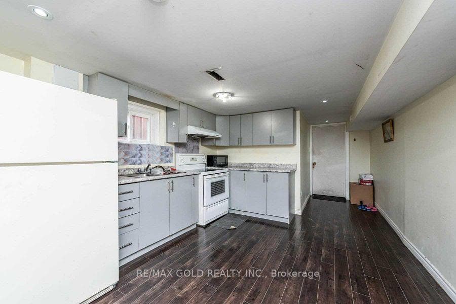 3430 Chipley Crescent - Semi-Detached photo 14 of 17 in Mississauga, Ontario