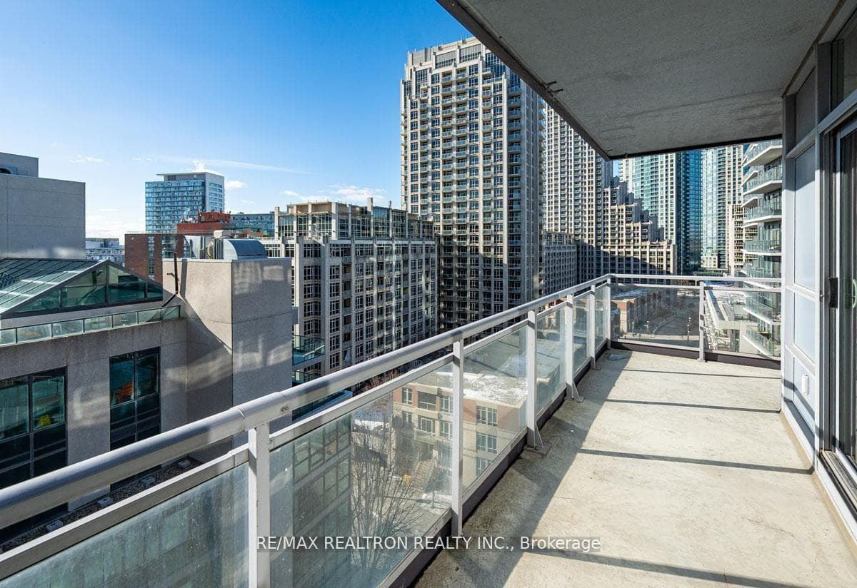 15 Bruyeres Mews Unit 1008 - Condo photo 22 of 33 in Downtown Toronto / Waterfront, Ontario