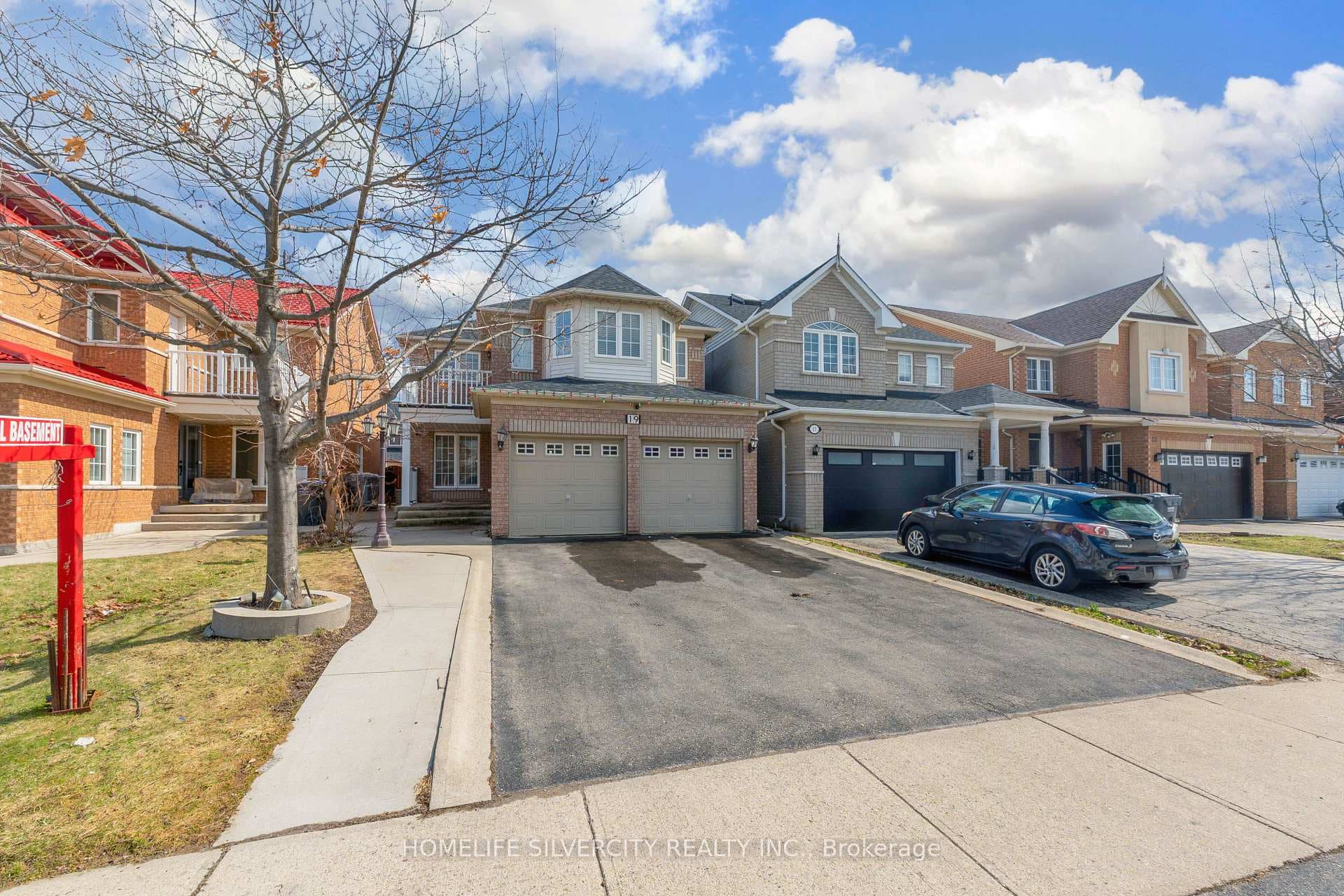 19 Vintage Gate - Detached photo 3 of 50 in Brampton, Ontario