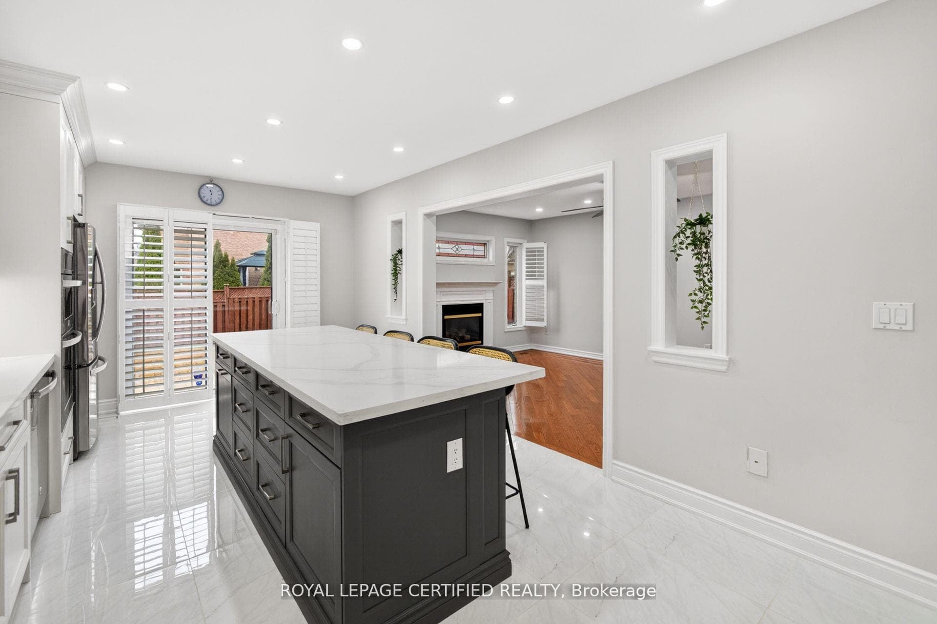 643 Garden Walk - Detached photo 15 of 50 in Mississauga, Ontario
