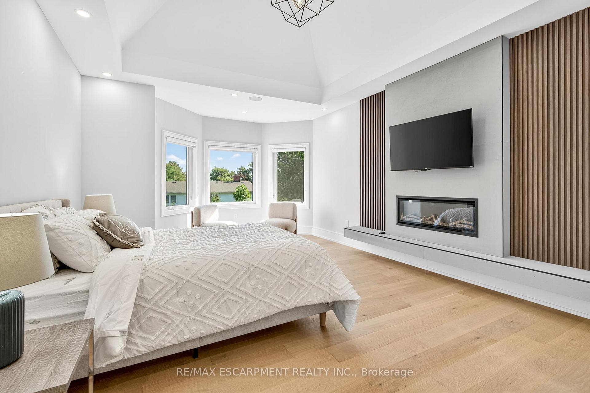 221 Morden Road - Detached photo 31 of 50 in Oakville, Ontario