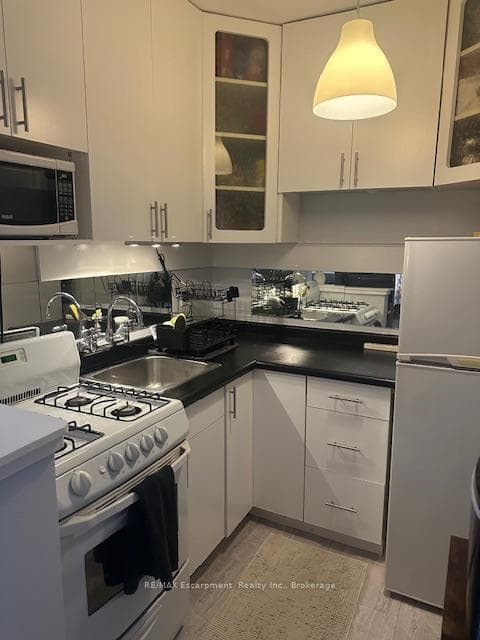 60 Robinson Street Unit 305 - Condo photo 6 of 11 in Hamilton, Ontario