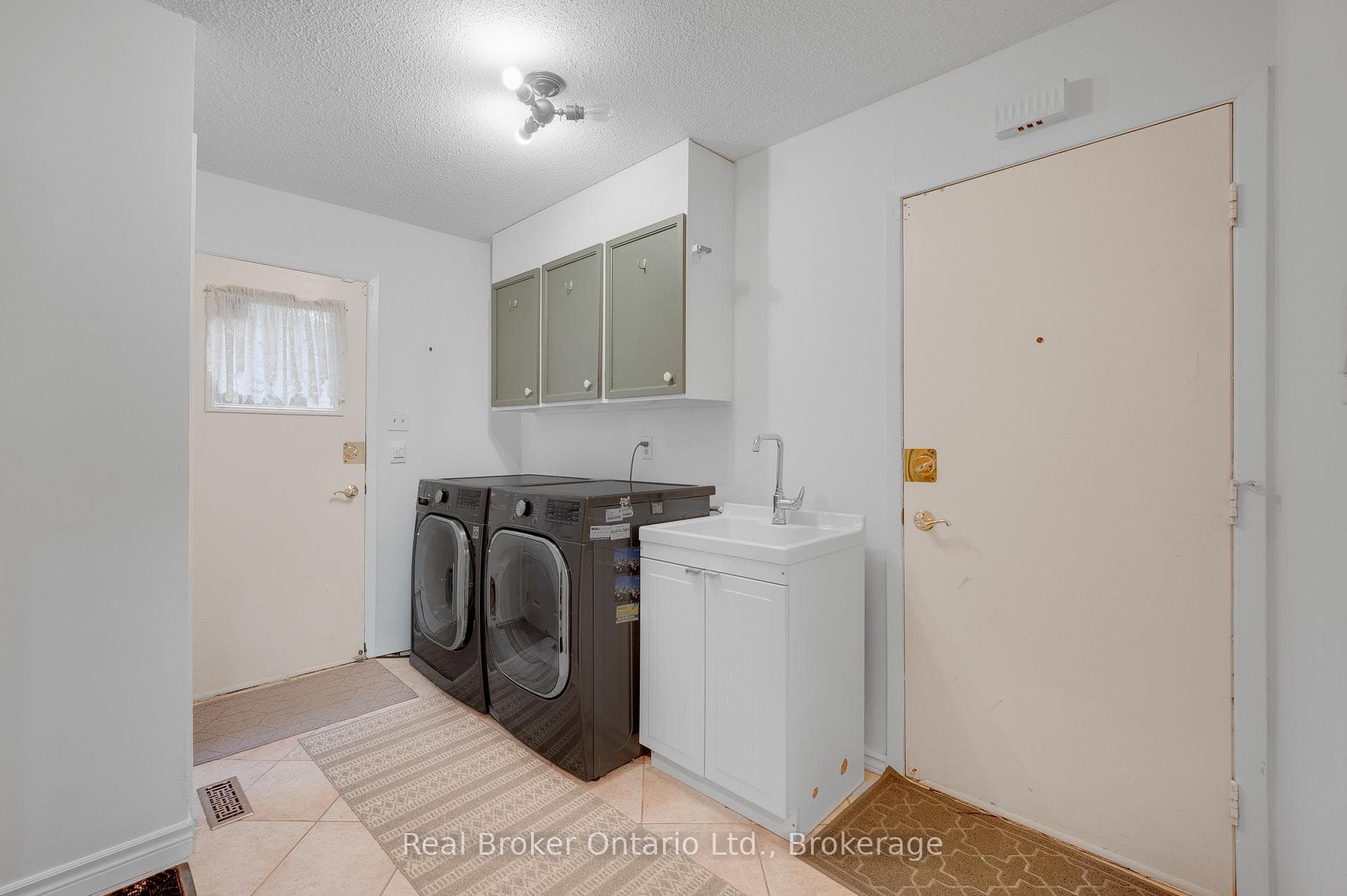 6366 Miller's Grove - Detached photo 10 of 46 in Mississauga, Ontario