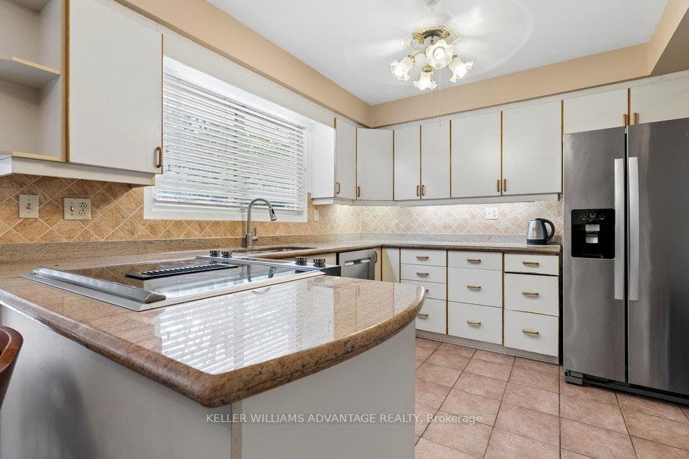 2192 Castlestone Court - Detached photo 12 of 50 in Mississauga, Ontario