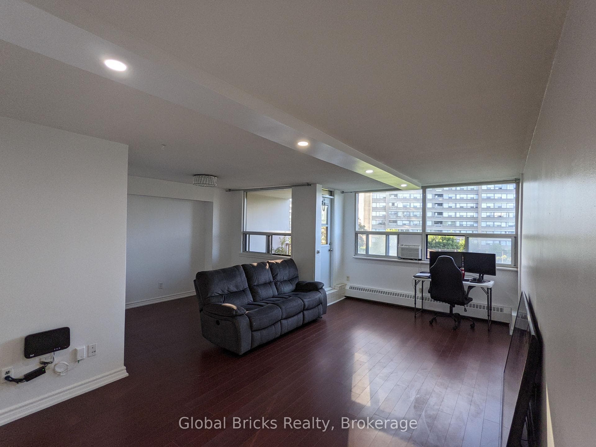 451 The West Mall N/A Unit 320 - Condo photo 3 of 11 in Etobicoke (Islington / Rexdale), Ontario
