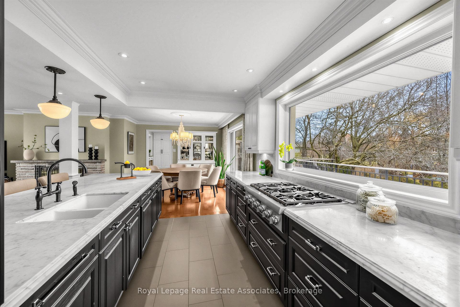 1561 Pinetree Crescent - Detached photo 4 of 42 in Mississauga, Ontario