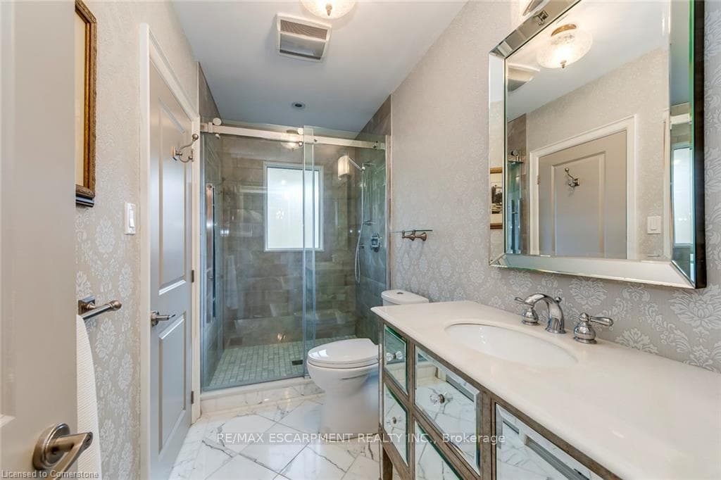 4306 Lakeshore Road - Detached photo 25 of 47 in Burlington, Ontario