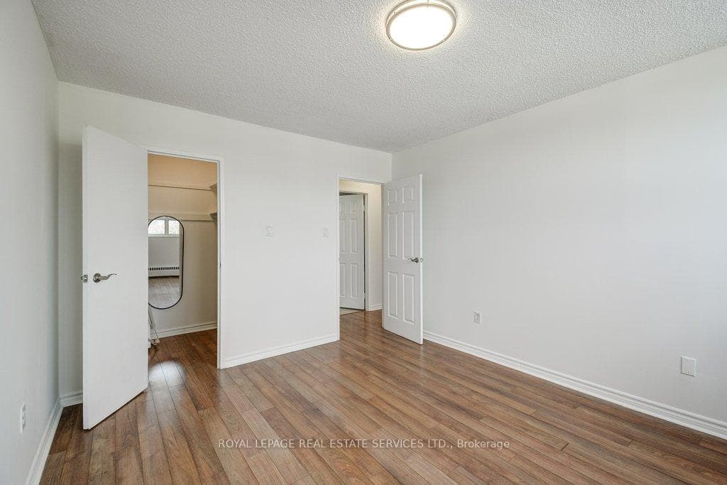 212 Kerr Street Unit 404 - Condo photo 19 of 33 in Oakville, Ontario