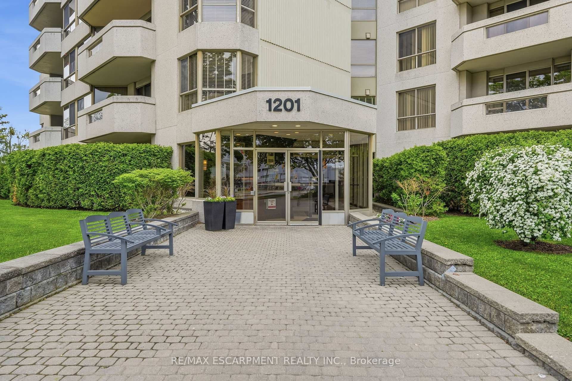 1201 North Shore Boulevard Unit 1003 - Condo photo 2 of 43 in Burlington, Ontario