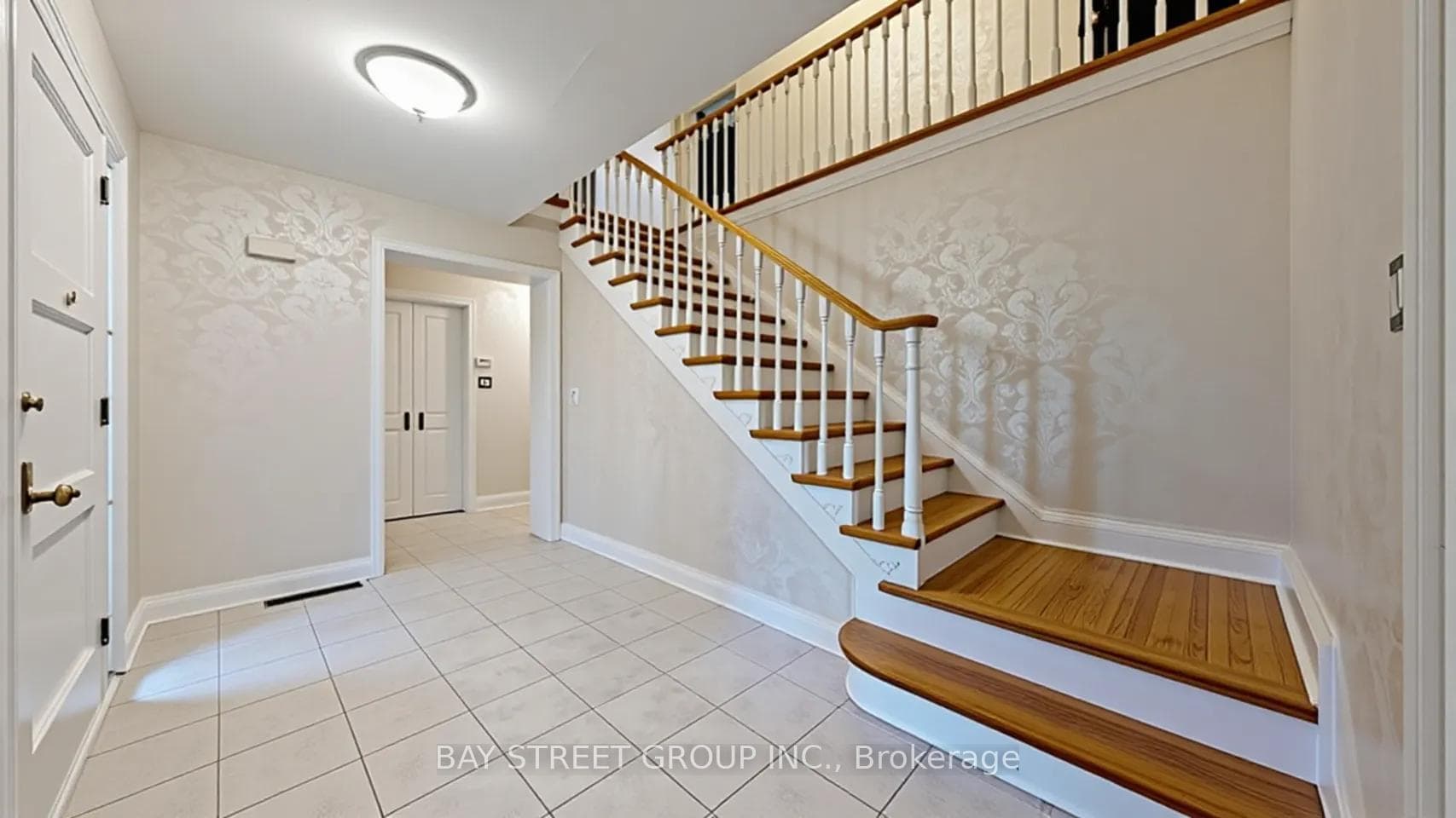 178 Breezy Pines Drive - Detached photo 2 of 19 in Mississauga, Ontario