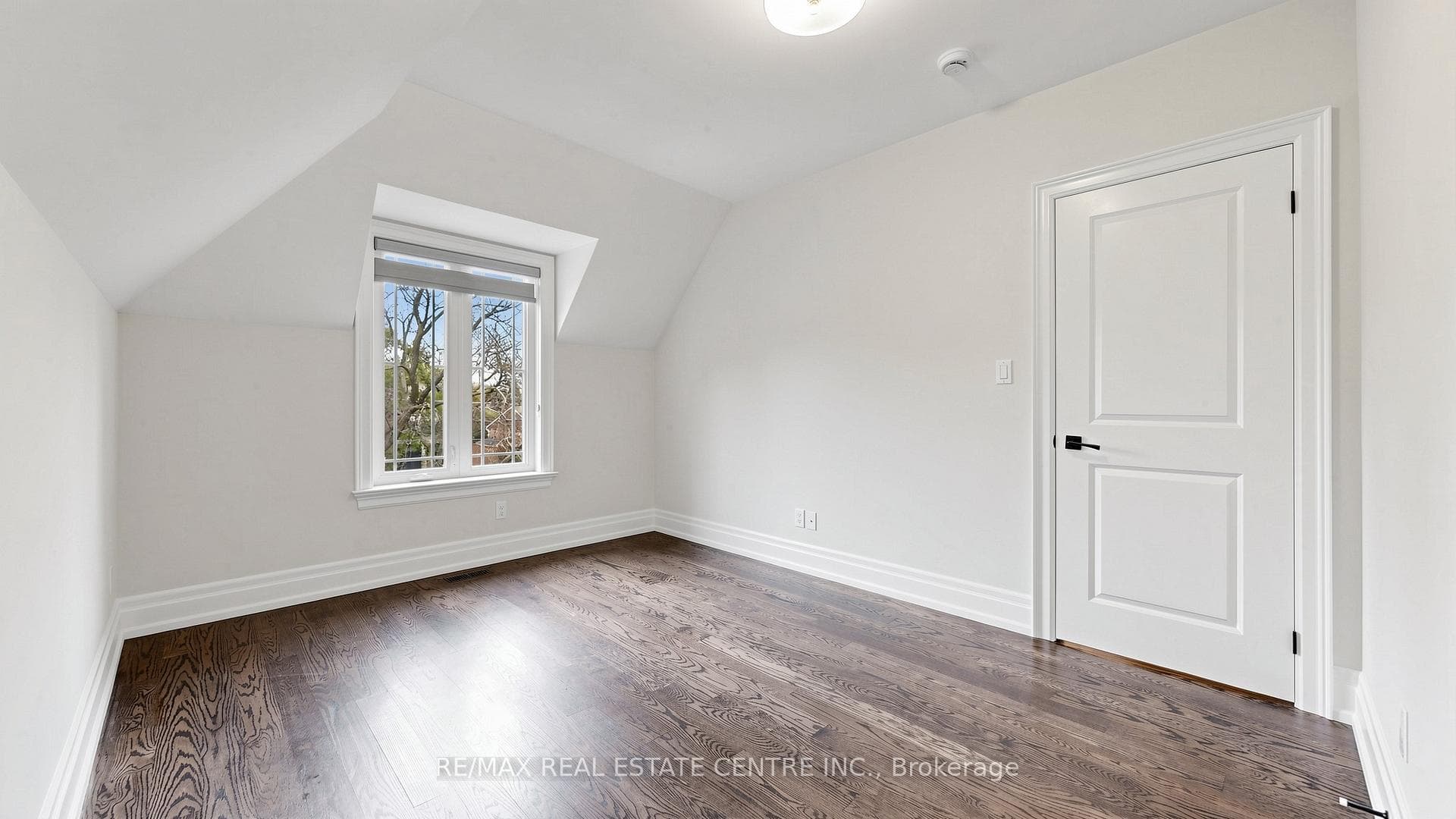 1496 Mansfield Drive - Detached photo 29 of 50 in Oakville, Ontario