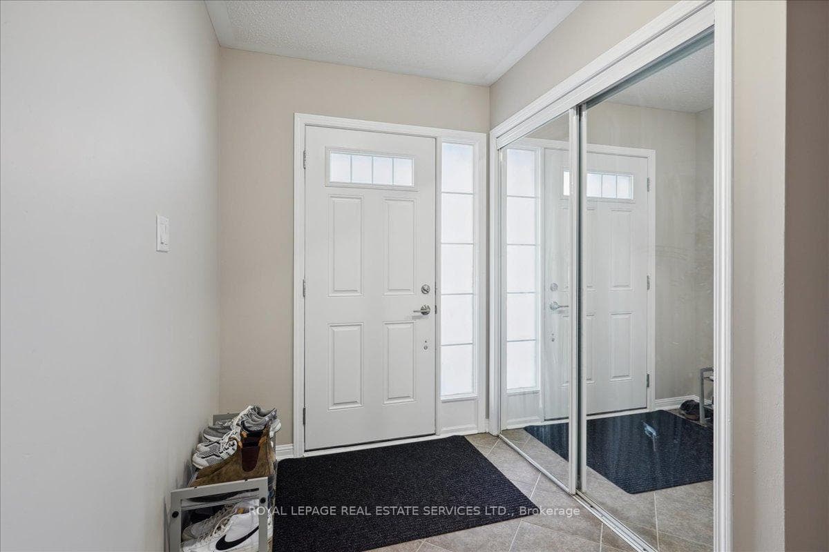 222 Septimus Heights - Townhouse photo 6 of 30 in Milton, Ontario
