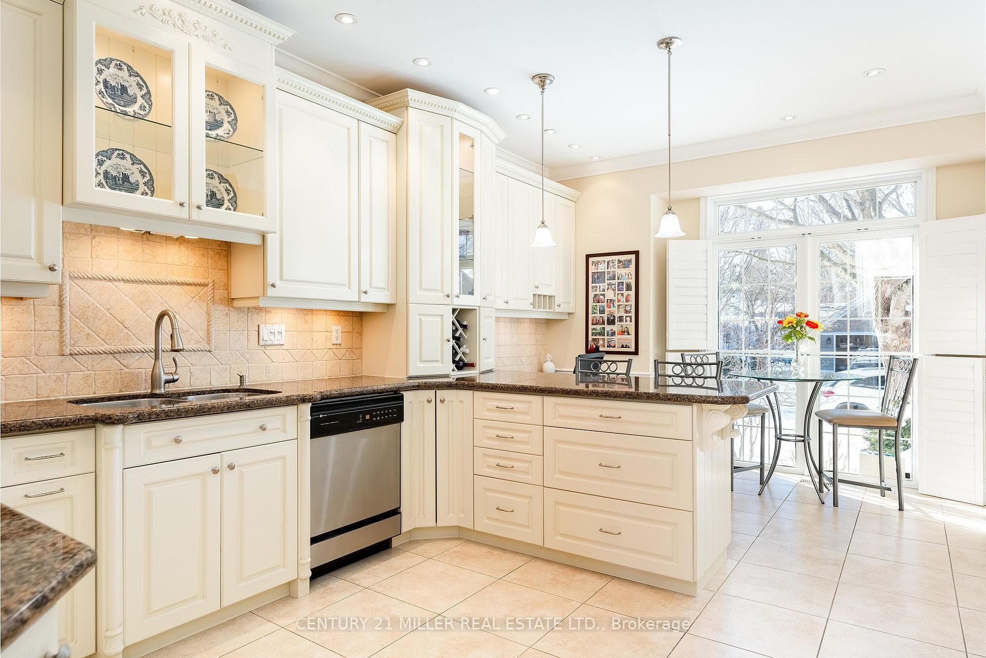 23 Chisholm Street - Townhouse photo 9 of 33 in Oakville, Ontario