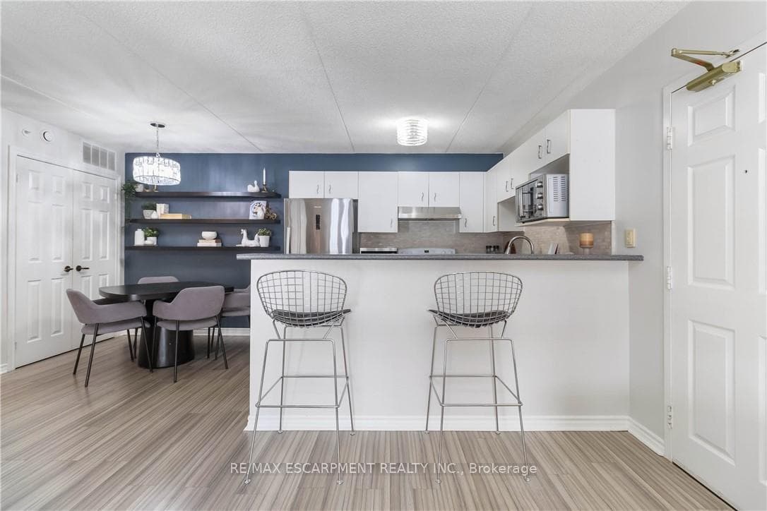 4015 Kilmer Drive Unit 110 - Condo photo 9 of 34 in Burlington, Ontario