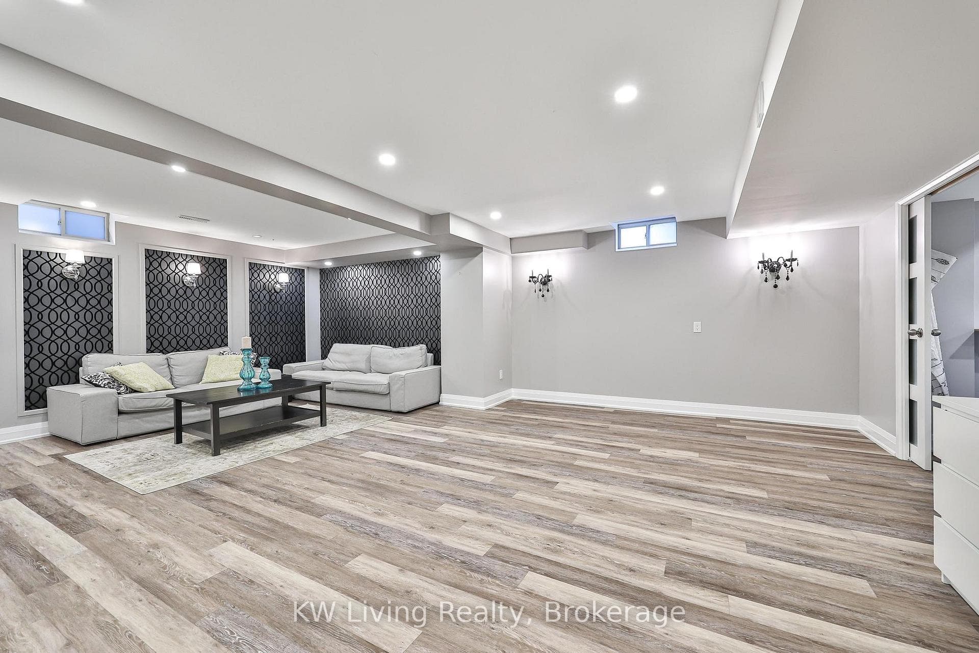 2327 Gladacres Lane - Detached photo 25 of 42 in Oakville, Ontario
