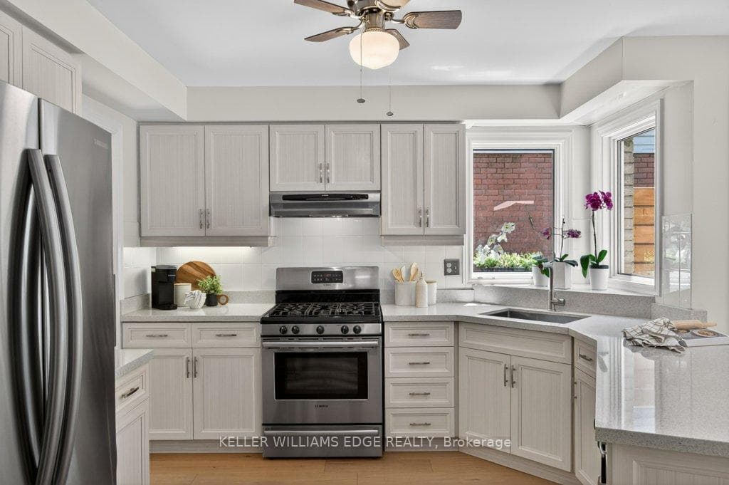2084 William O'Connell Boulevard - Detached photo 9 of 45 in Burlington, Ontario