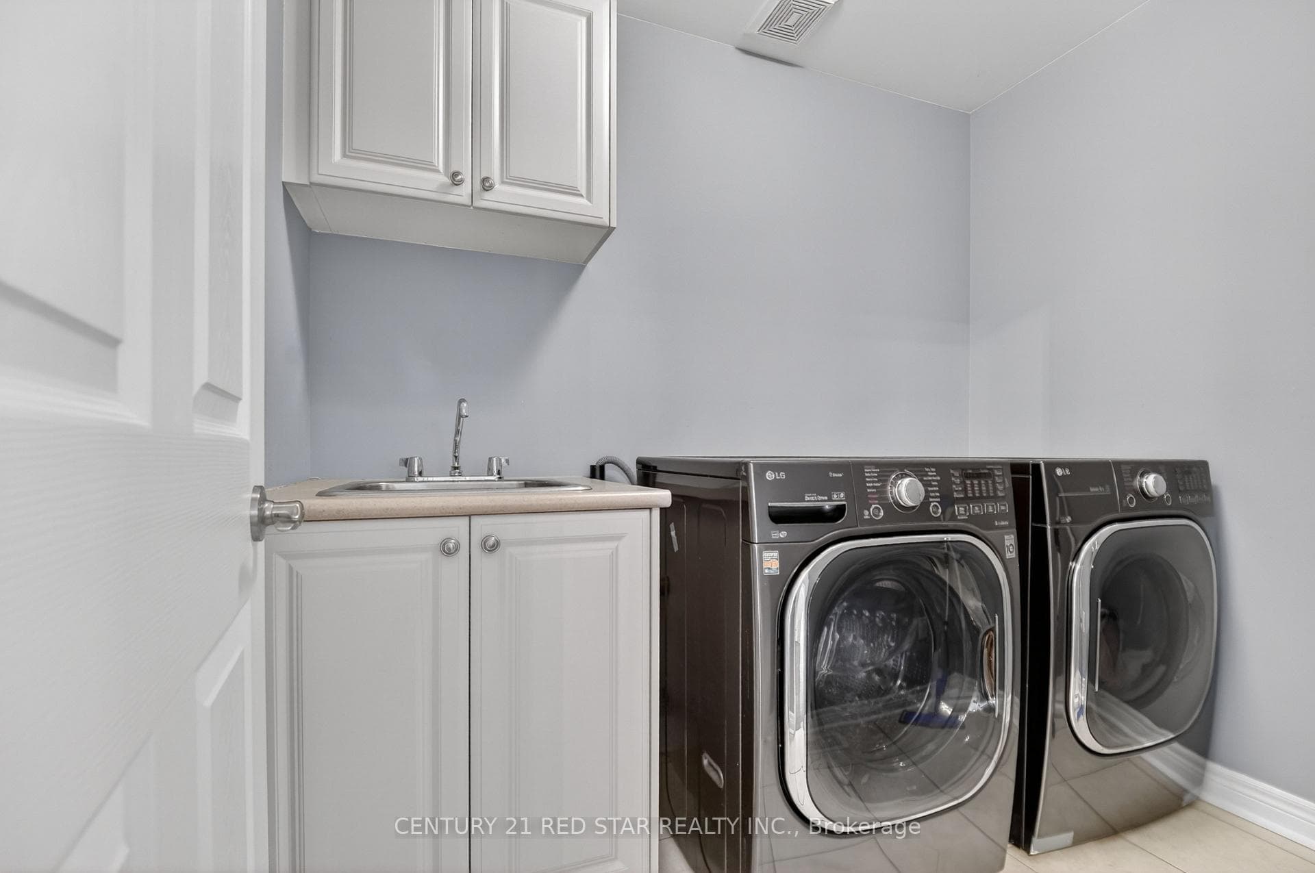 2416 Village Common - Townhouse photo 41 of 50 in Oakville, Ontario