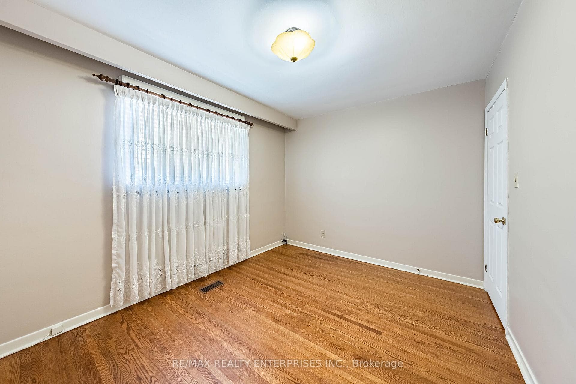 3669 Molly Avenue - Semi-Detached photo 21 of 42 in Mississauga, Ontario