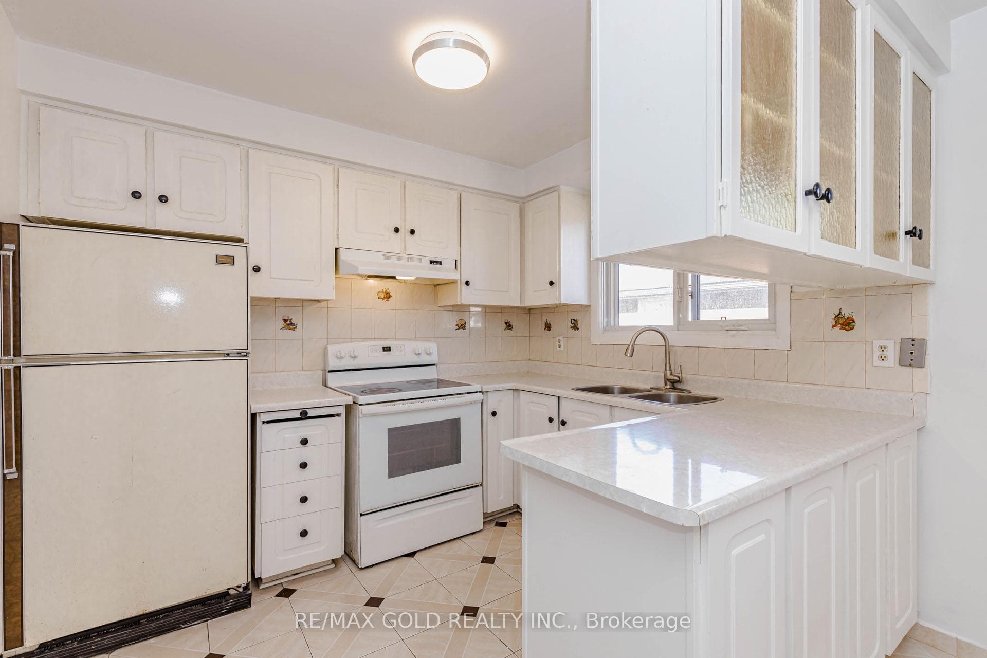 38 Achill Crescent - Semi-Detached photo 14 of 50 in Mississauga, Ontario