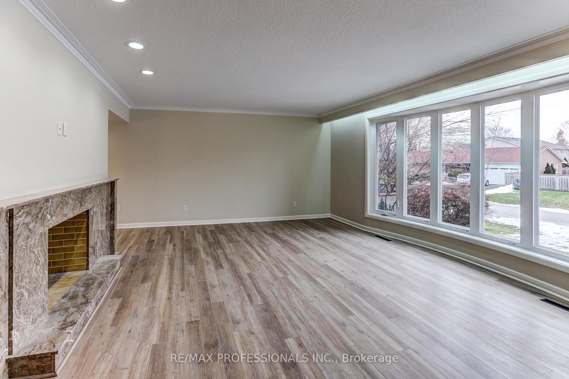 23 Ravensbourne Crescent - Detached photo 6 of 44 in Etobicoke (Islington / Rexdale), Ontario