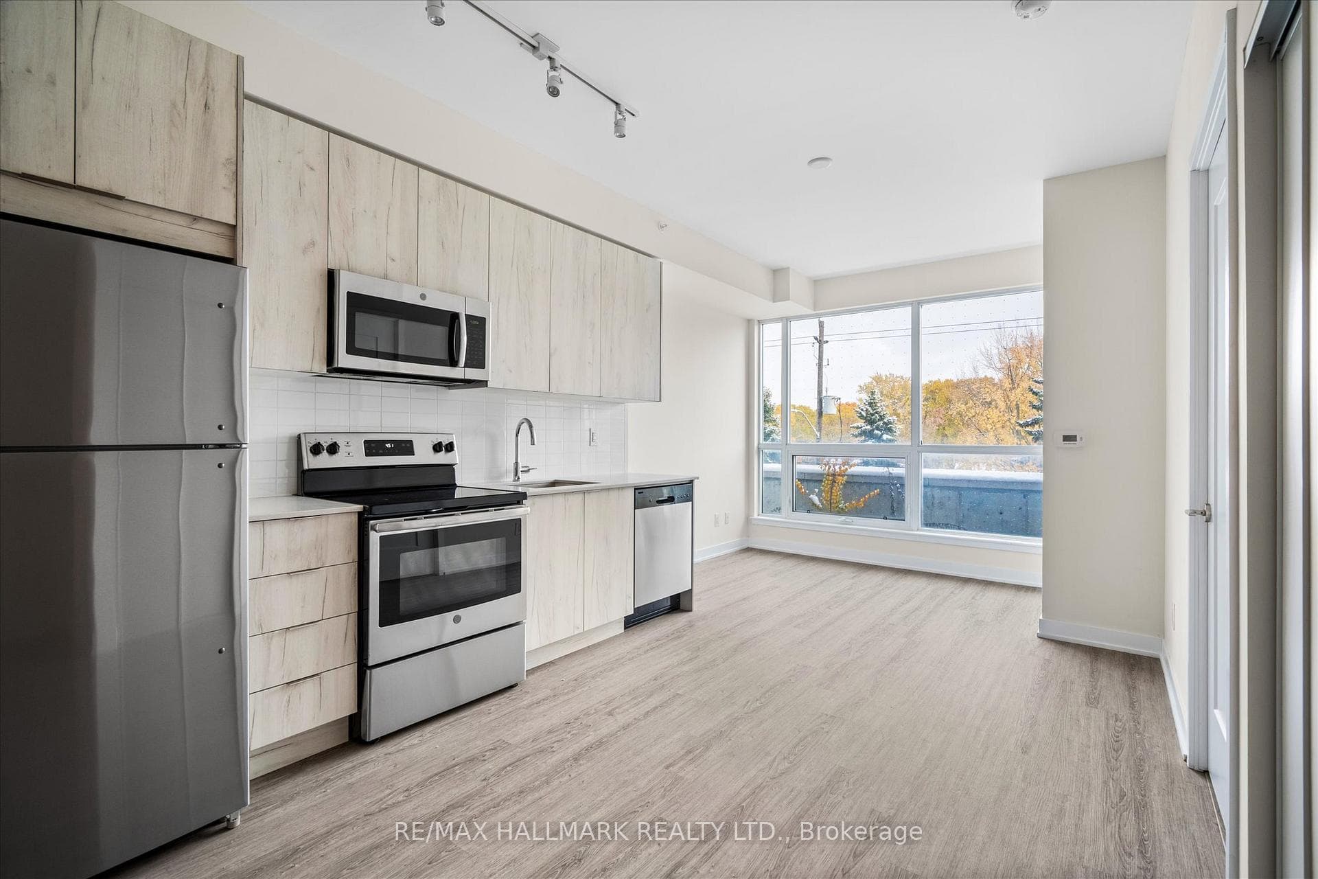 1350 Kingston Road Unit 215 - Condo photo 9 of 32 in Birch Cliff / Cliffside, Ontario