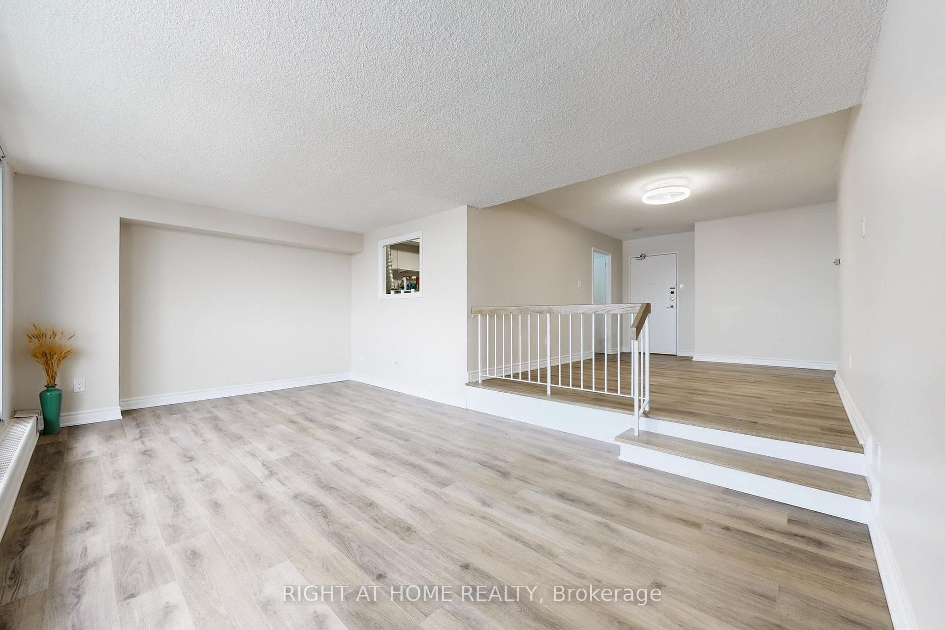 1338 York Mills Road Unit 702 - Condo photo 8 of 29 in Don Mills / Parkwoods / Victoria Village, Ontario