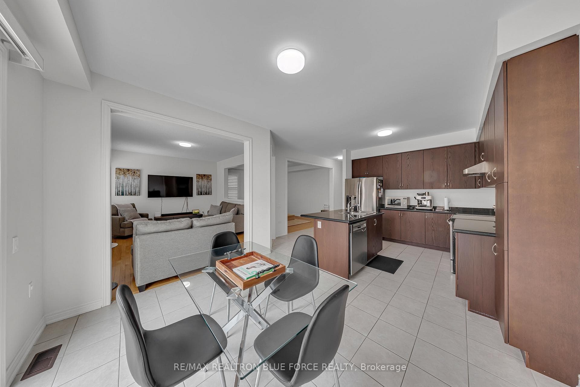 38 Pinedale Avenue - Detached photo 10 of 50 in Caledon, Ontario