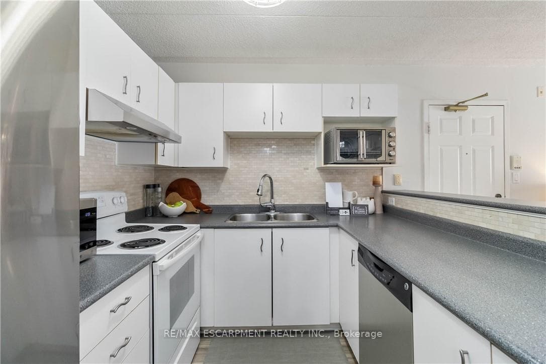 4015 Kilmer Drive Unit 110 - Condo photo 11 of 34 in Burlington, Ontario