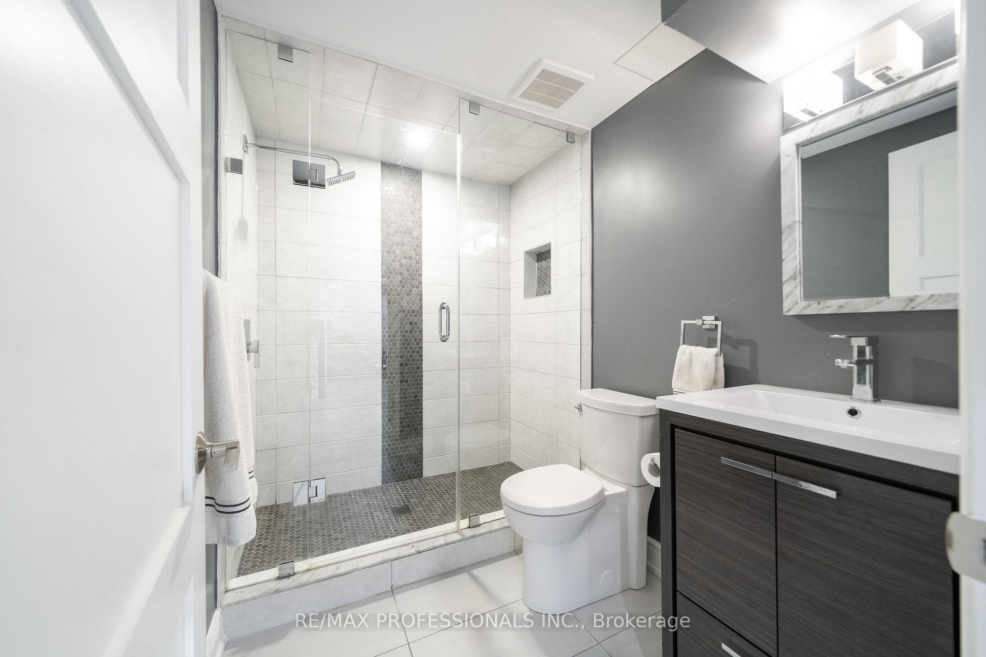 4021 Sasha Court - Detached photo 18 of 44 in Mississauga, Ontario