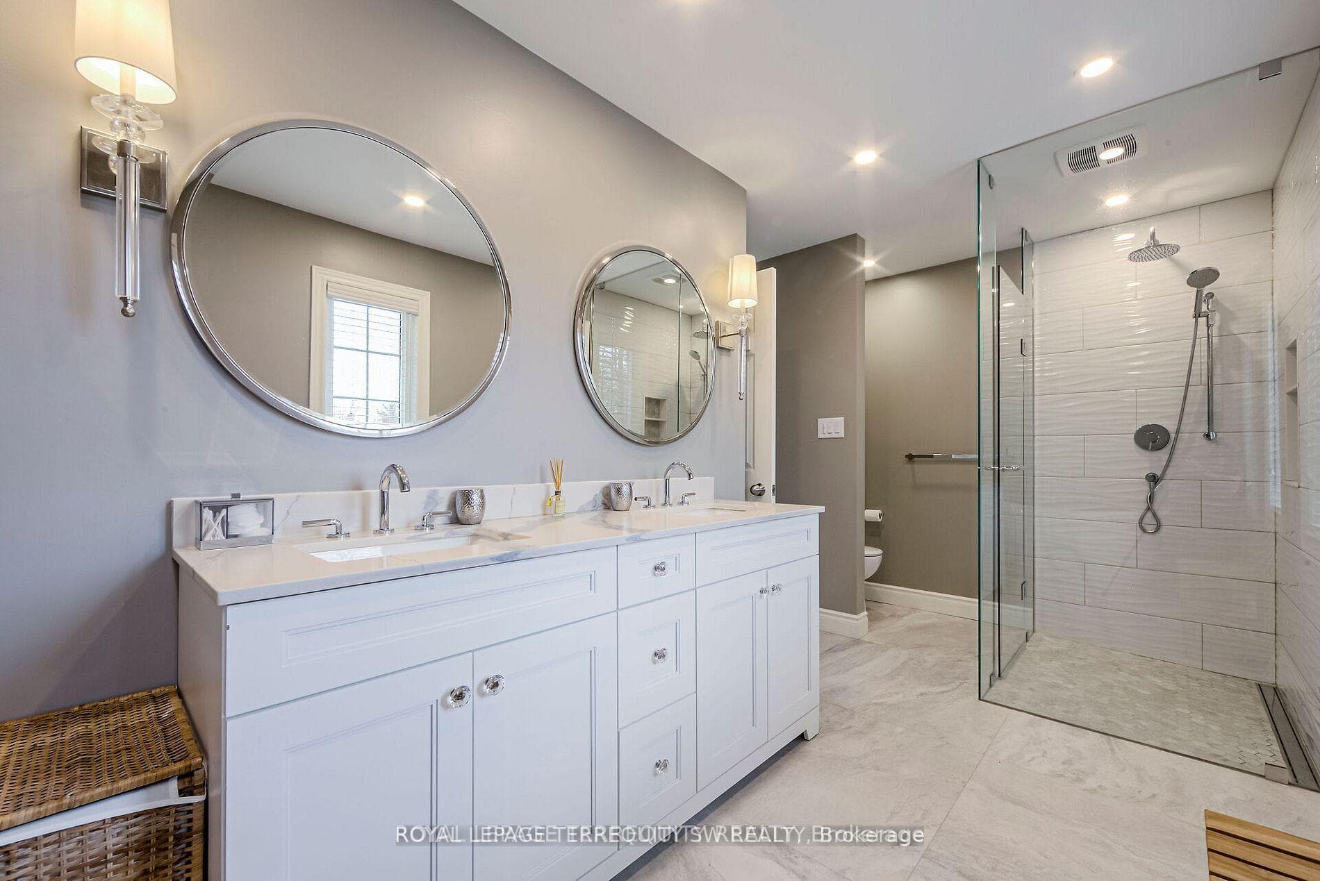 2025 Parklane Crescent - Detached photo 25 of 50 in Burlington, Ontario
