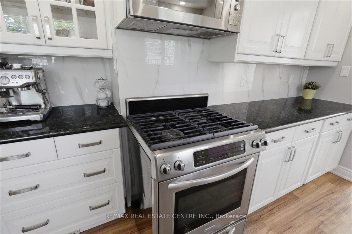 315 Woodlawn Crescent - Detached photo 10 of 47 in Milton, Ontario
