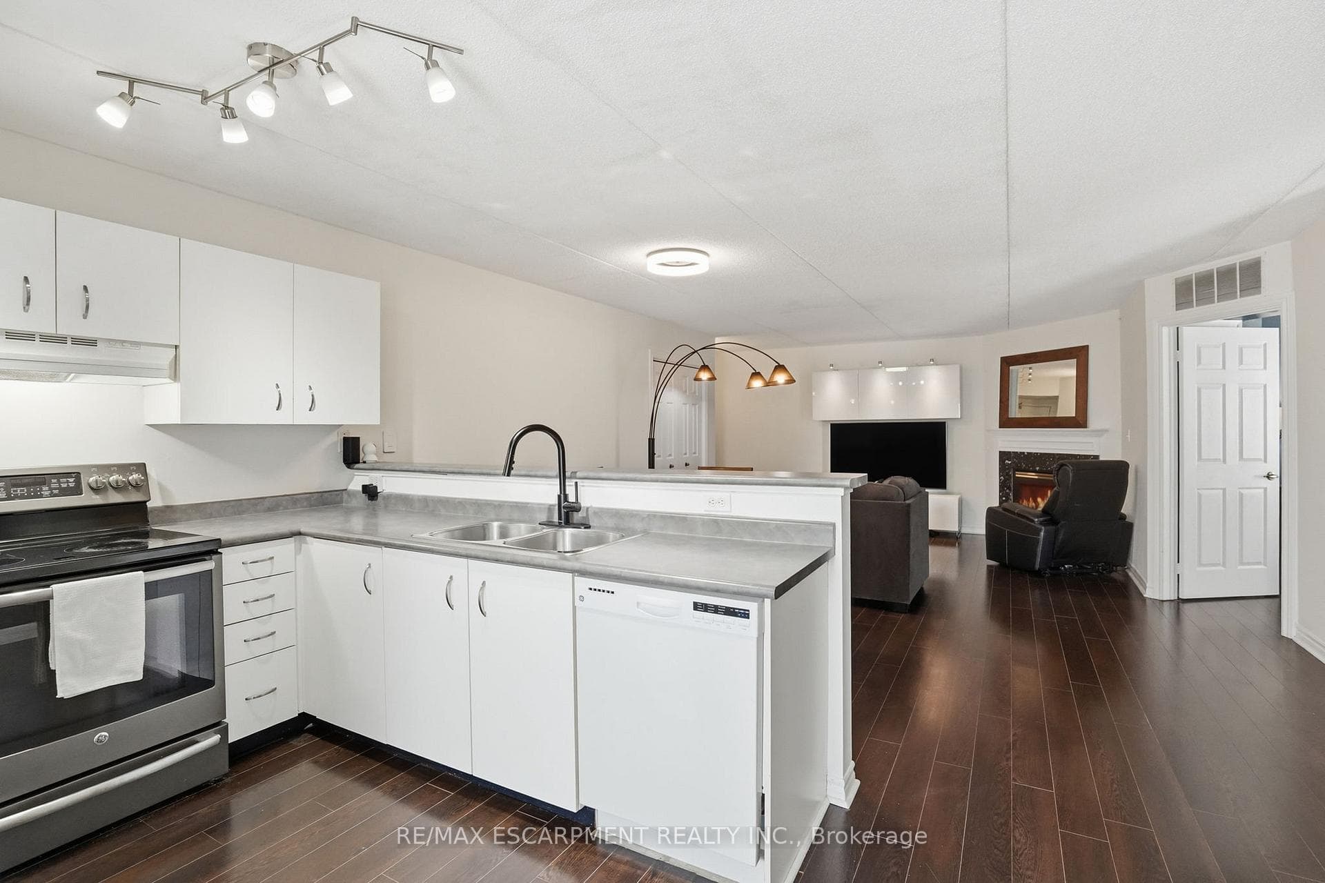 1451 WALKERS Line Unit 216 - Condo photo 10 of 26 in Burlington, Ontario