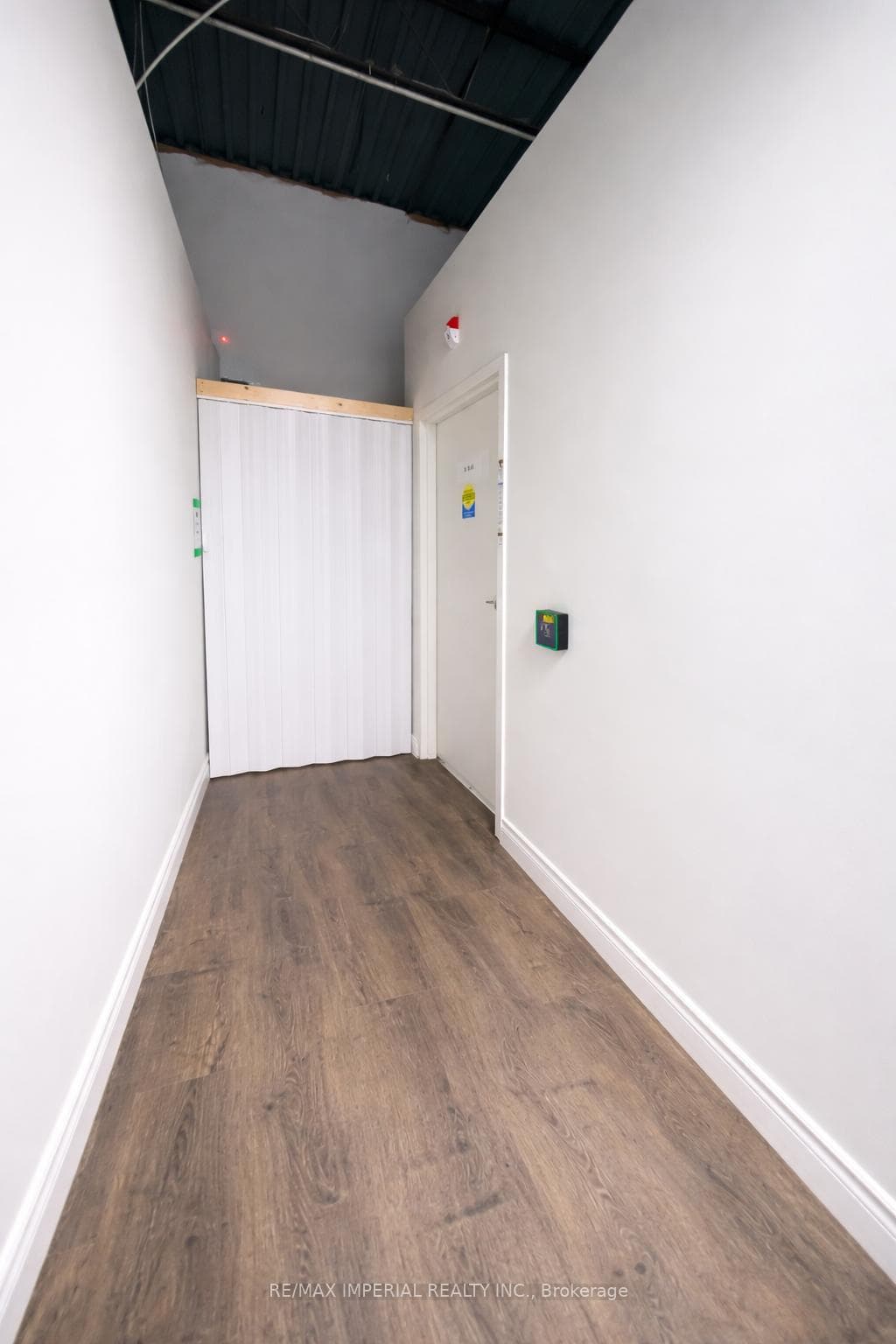 505 King Street Unit 8 - Commercial photo 3 of 10 in Hamilton, Ontario