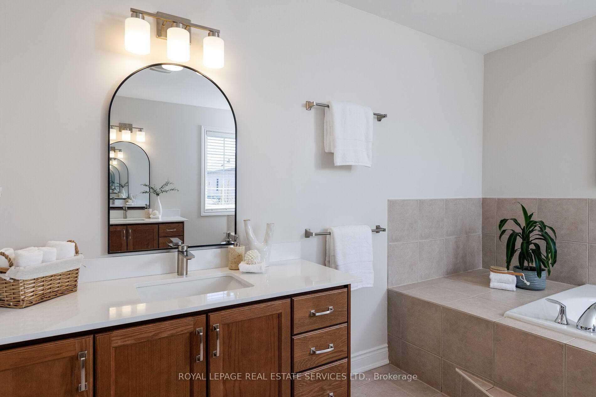 147 Innville Crescent - Detached photo 22 of 47 in Oakville, Ontario