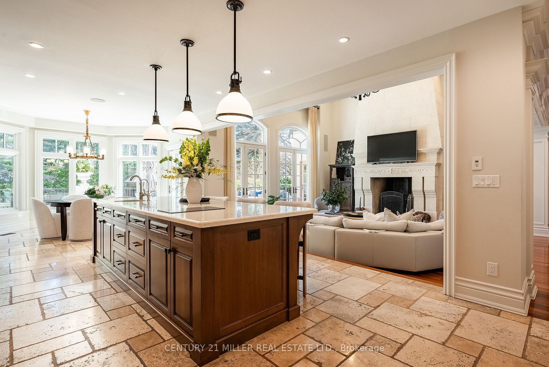 2096 Lakeshore Road - Detached photo 15 of 48 in Oakville, Ontario
