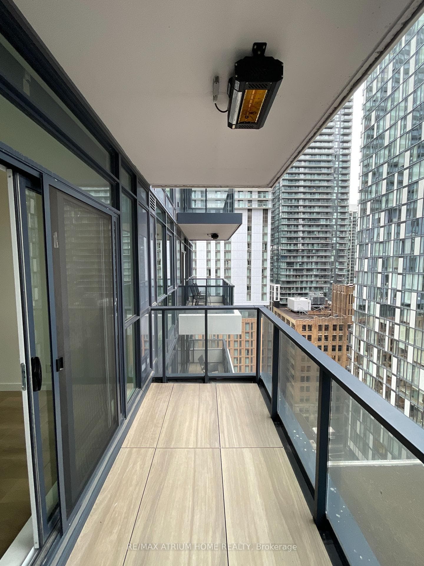 38 Widmer Street Unit 2208 - Condo photo 15 of 21 in Downtown Toronto / Waterfront, Ontario
