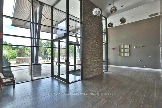 128 Garden Drive Unit 323 - Condo photo 2 of 17 in Oakville, Ontario
