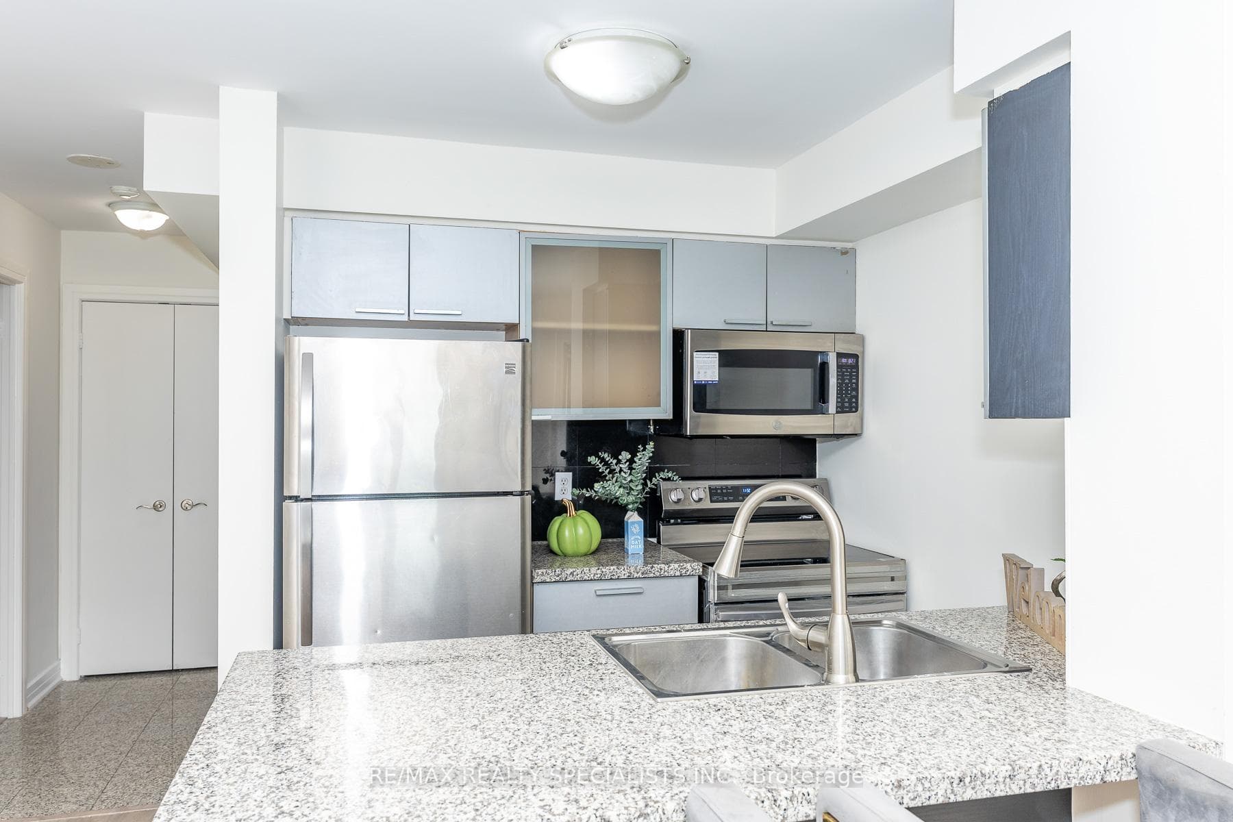 16 Harrison Garden Boulevard Unit 1801 - Condo photo 10 of 39 in Willowdale / Newtonbrook, Ontario