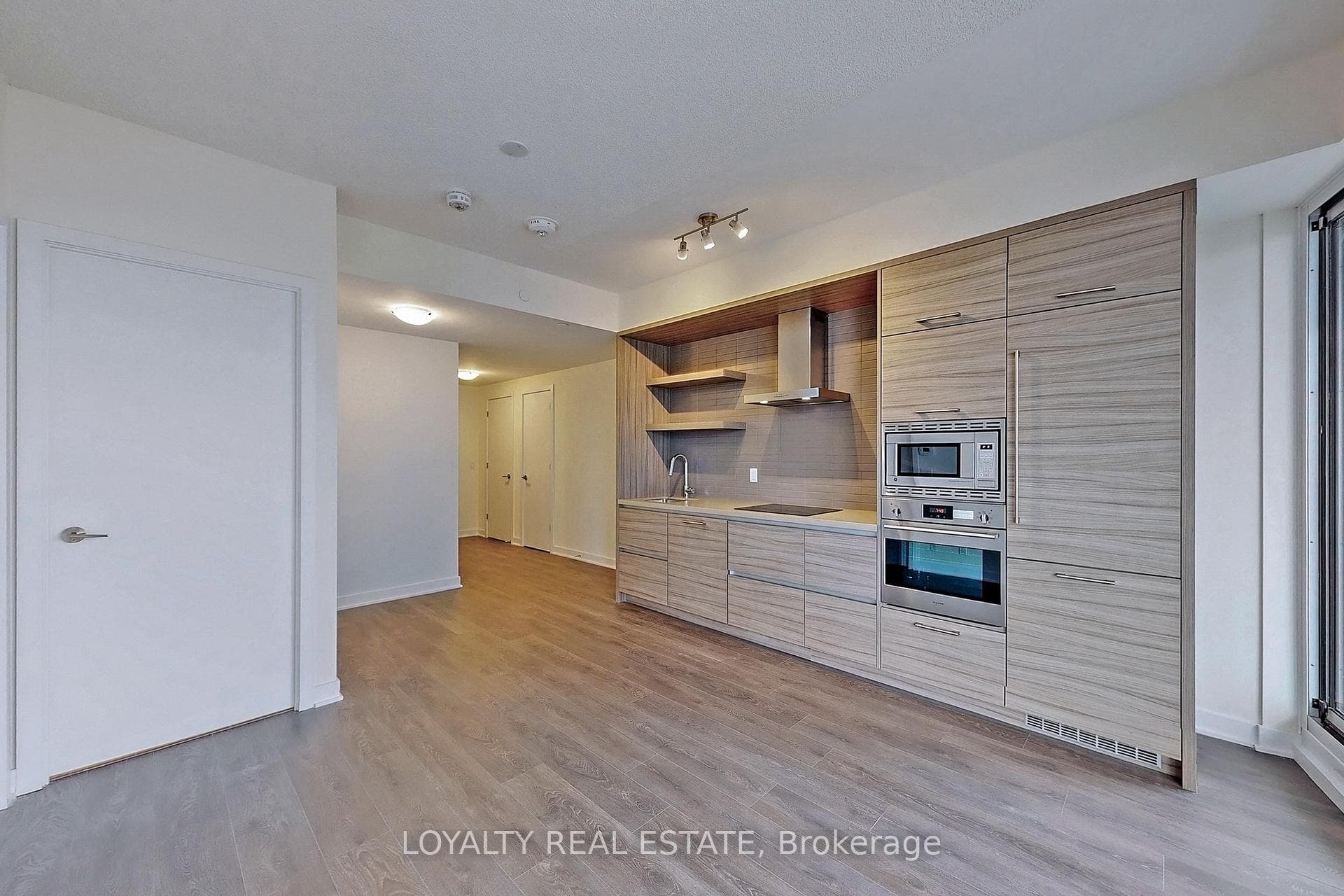 2221 Yonge Street Unit 1705 - Condo photo 9 of 46 in Leaside / Davisville, Ontario