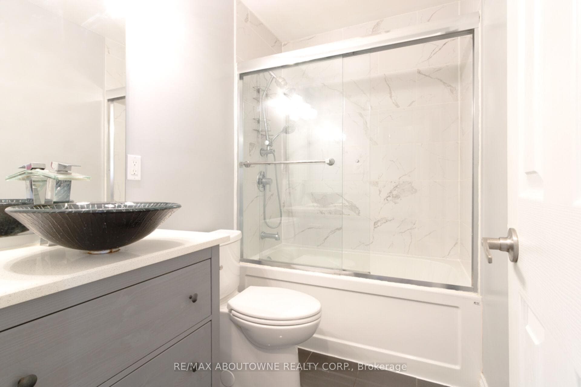 1601 Sandgate Crescent - Semi-Detached photo 19 of 35 in Mississauga, Ontario