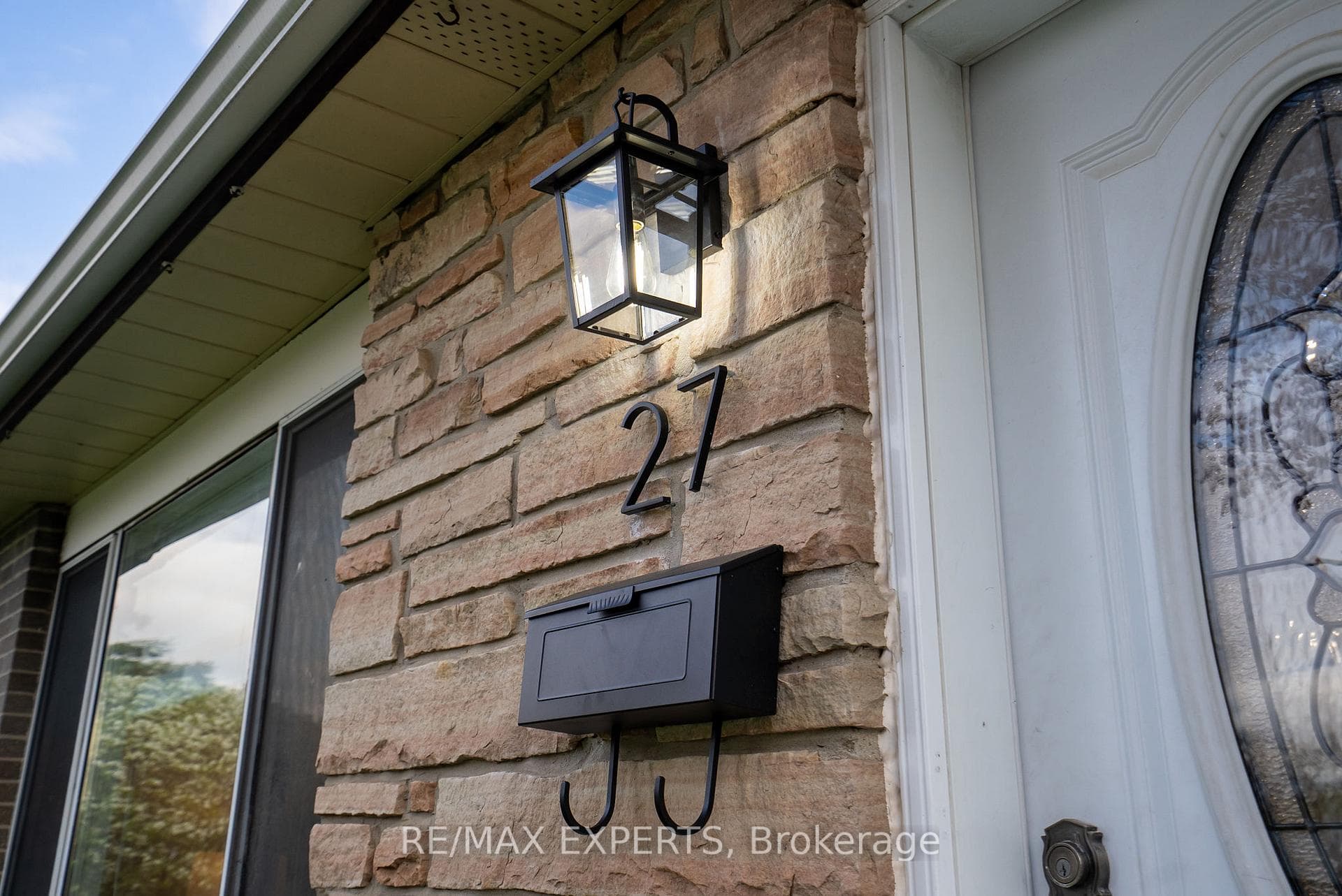 27 Fallingdale Crescent - Semi-Detached photo 3 of 40 in Brampton, Ontario