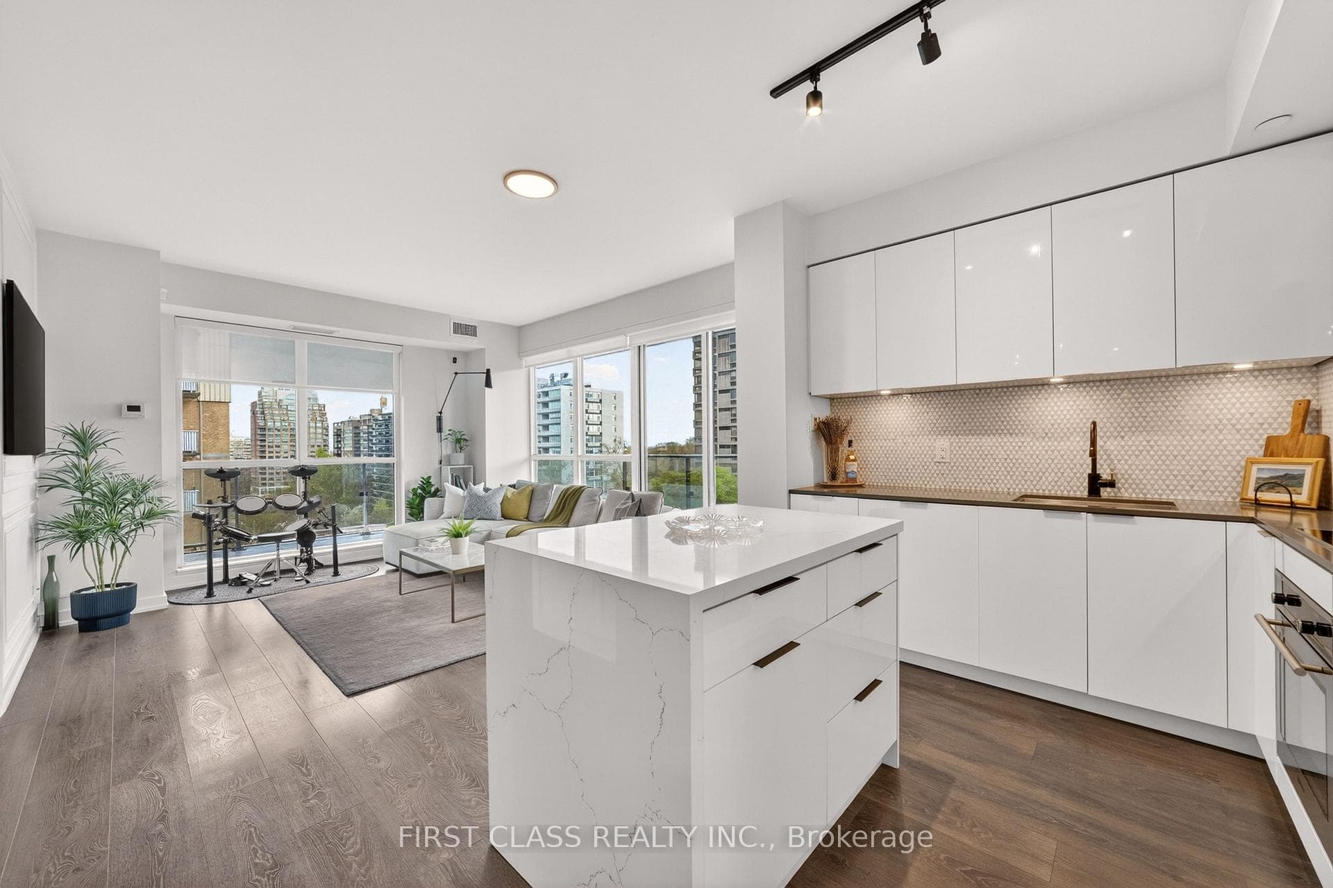 609 Avenue Road Unit 707 - Condo photo 6 of 30 in Annex / Yorkville / Summerhill, Ontario