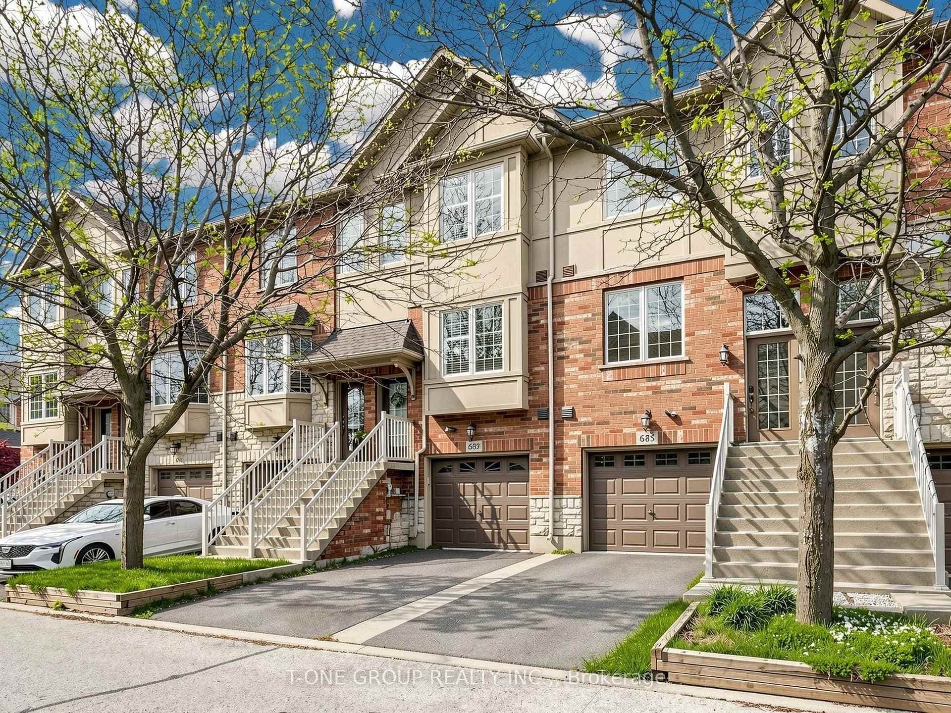 685 Rowley Common - Townhouse photo 1 of 43 in Burlington, Ontario