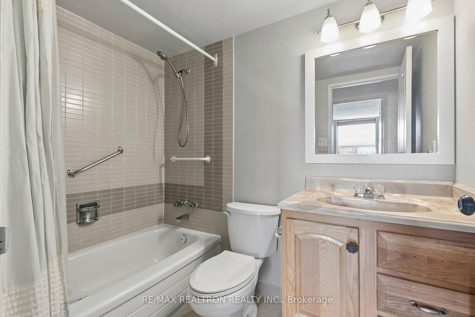 10 Fashion Roseway N/A Unit 306 - Condo photo 24 of 32 in Willowdale / Newtonbrook, Ontario