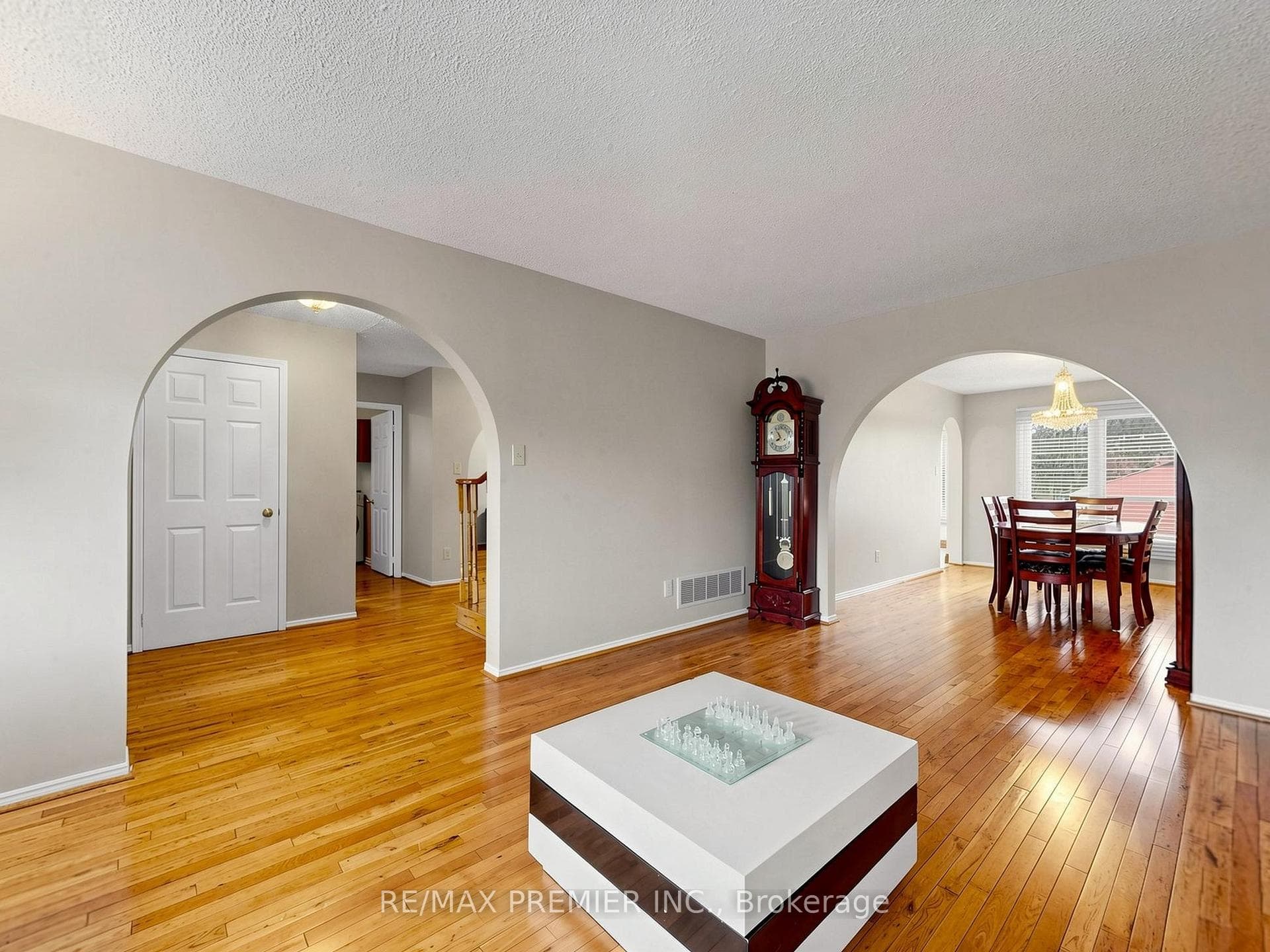 4579 Guildwood Way - Detached photo 4 of 31 in Mississauga, Ontario