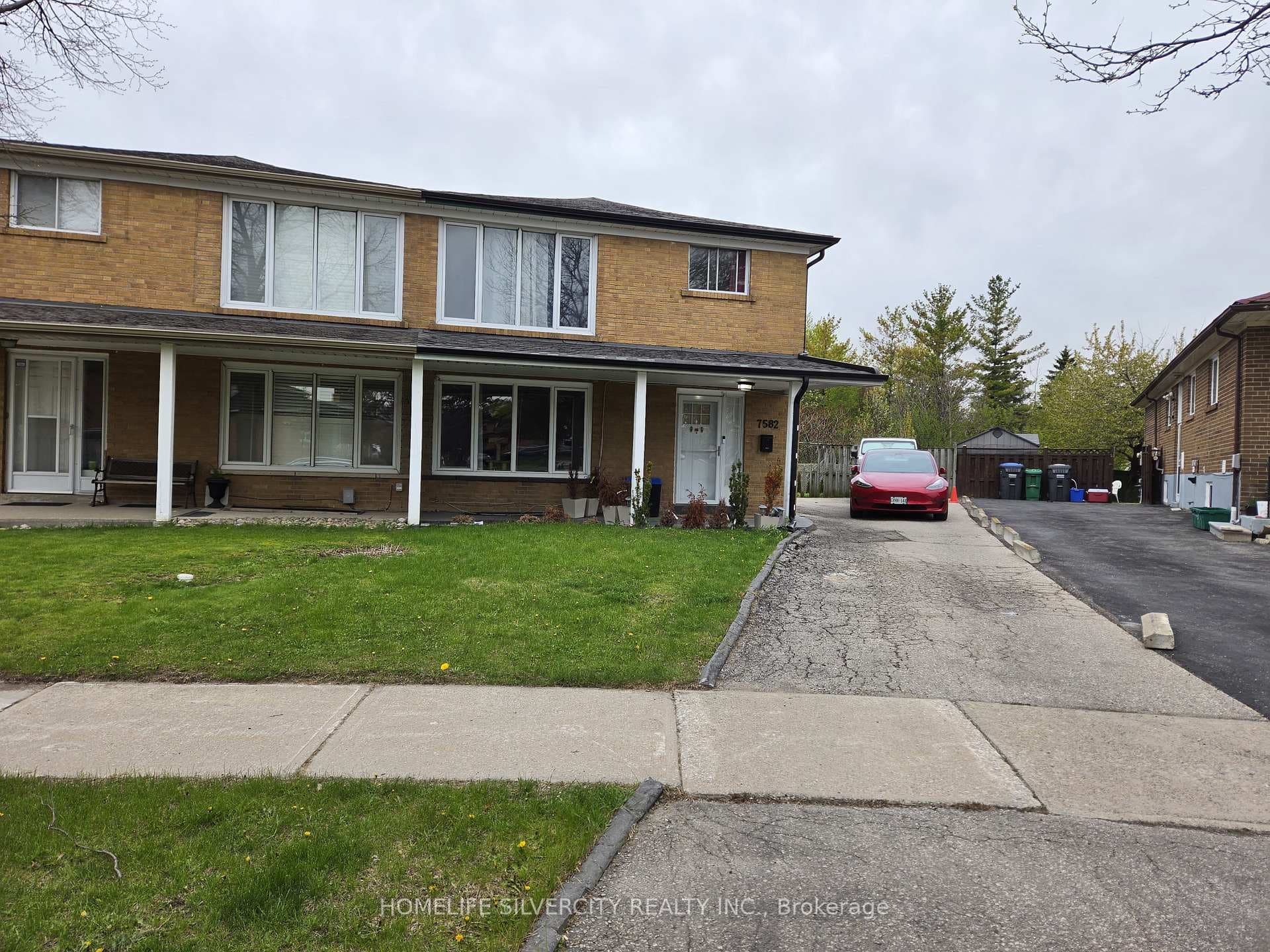 7582 Discus Crescent - Semi-Detached photo 2 of 23 in Mississauga, Ontario