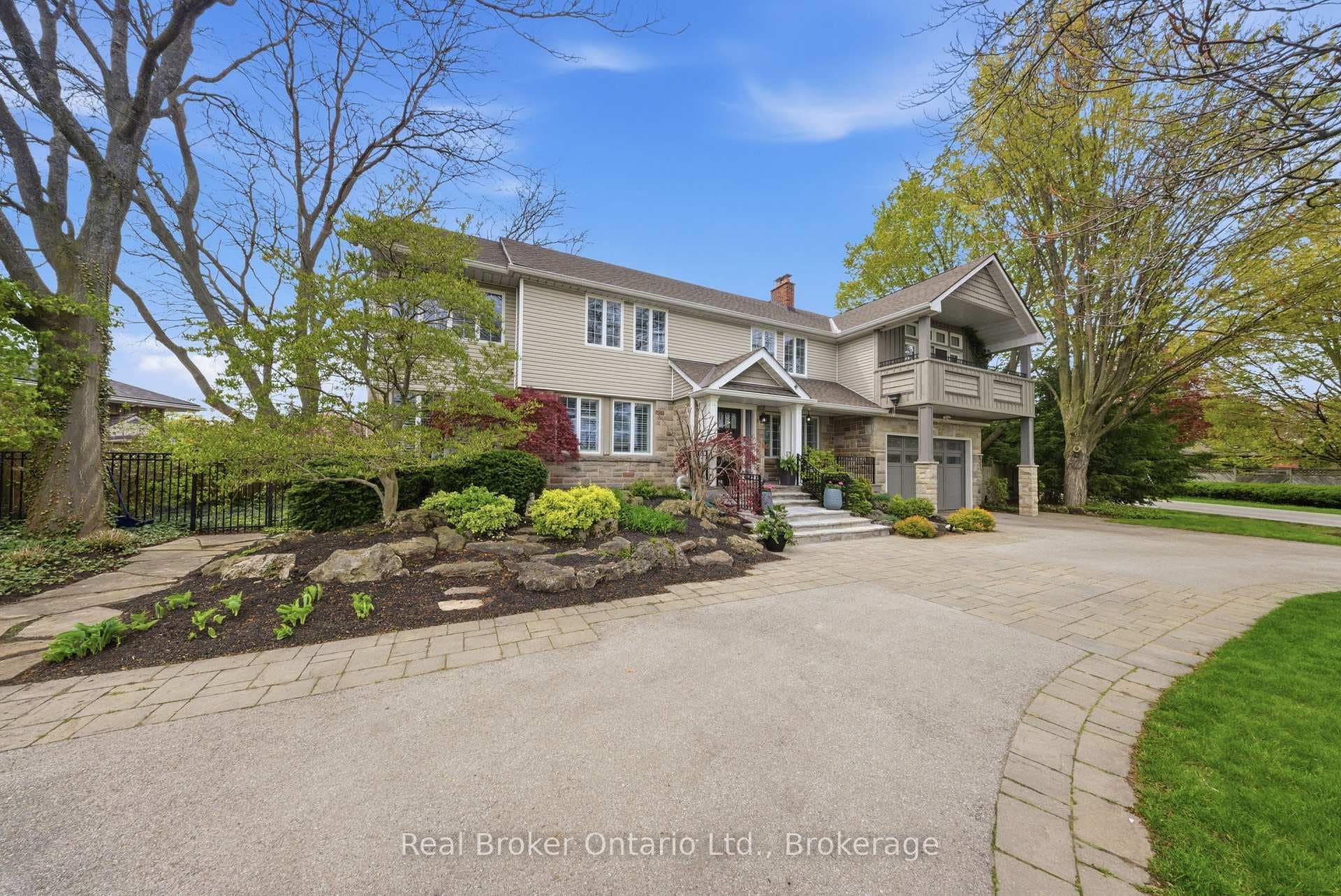 383 North Shore Boulevard - Detached photo 2 of 46 in Burlington, Ontario