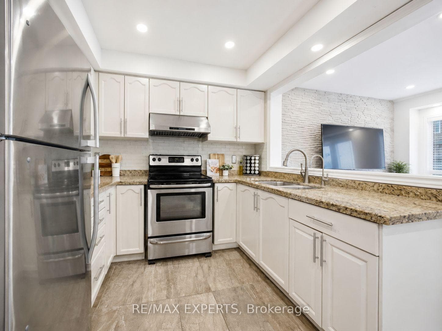 40 Dills Crescent - Detached photo 8 of 36 in Milton, Ontario