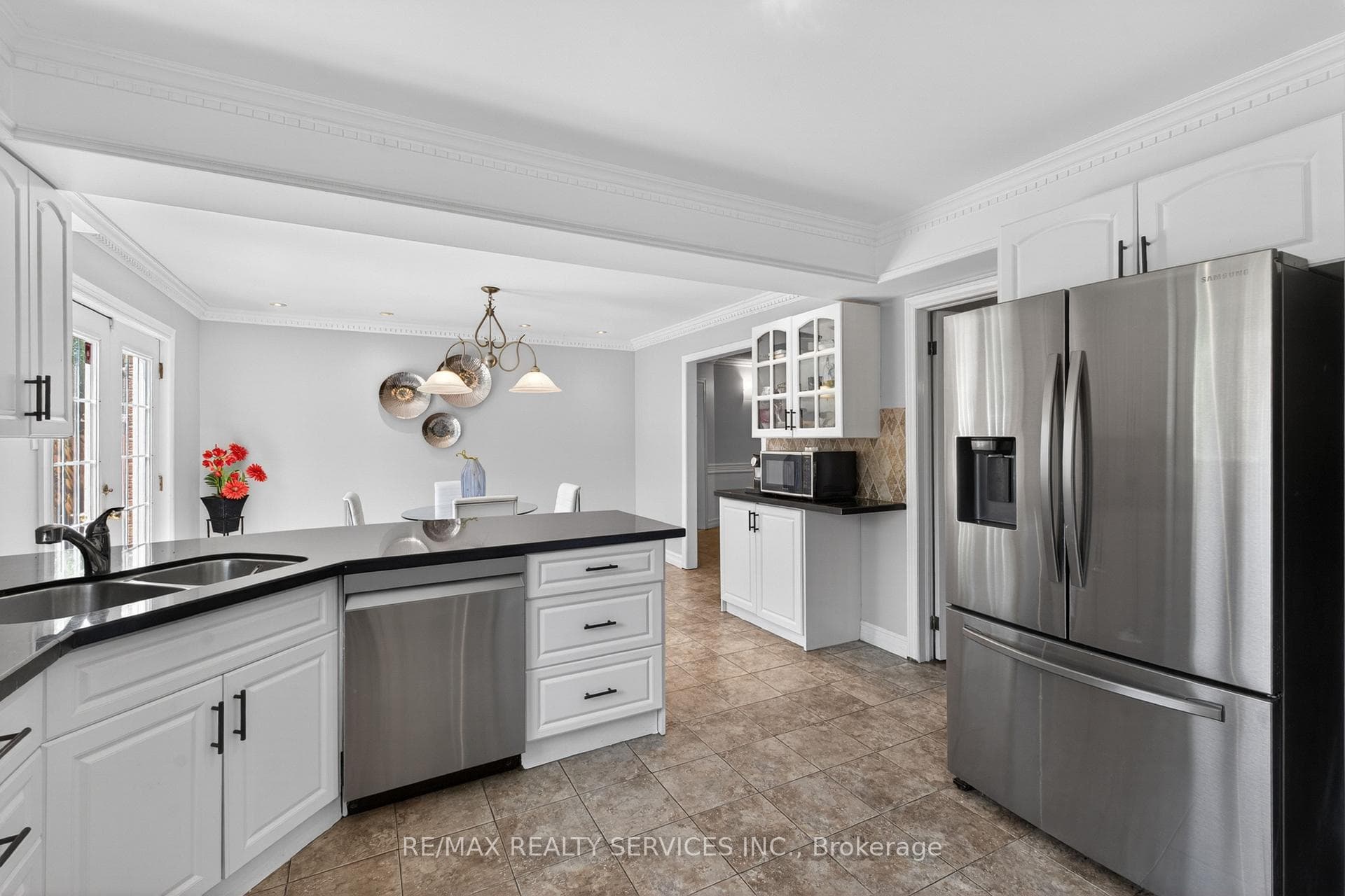 2069 Schoolmaster Circle - Detached photo 29 of 49 in Oakville, Ontario
