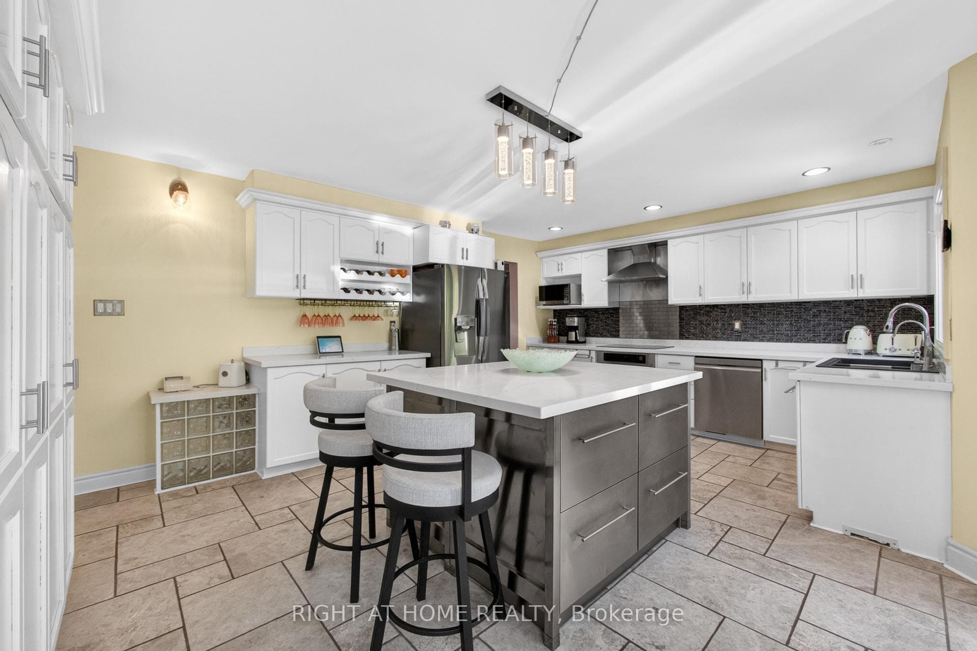 2005 Oak Springs Road - Detached photo 12 of 50 in Oakville, Ontario